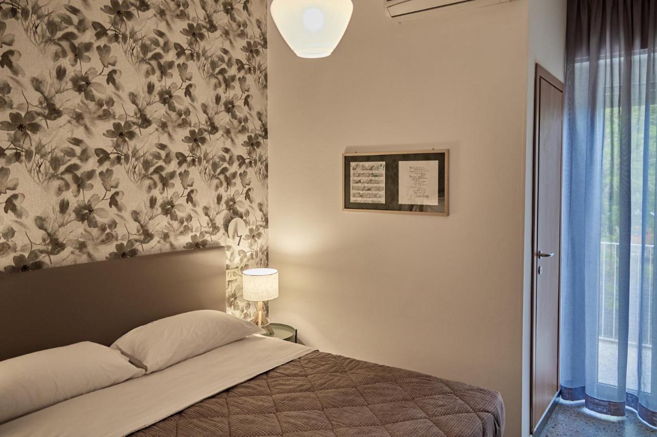 Hotel Spring Rimini Exteriör bild